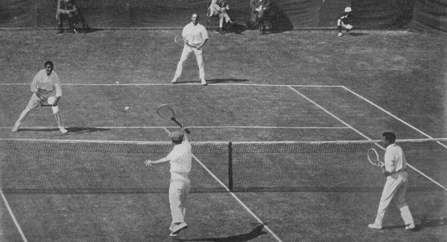 primera bola de tennis